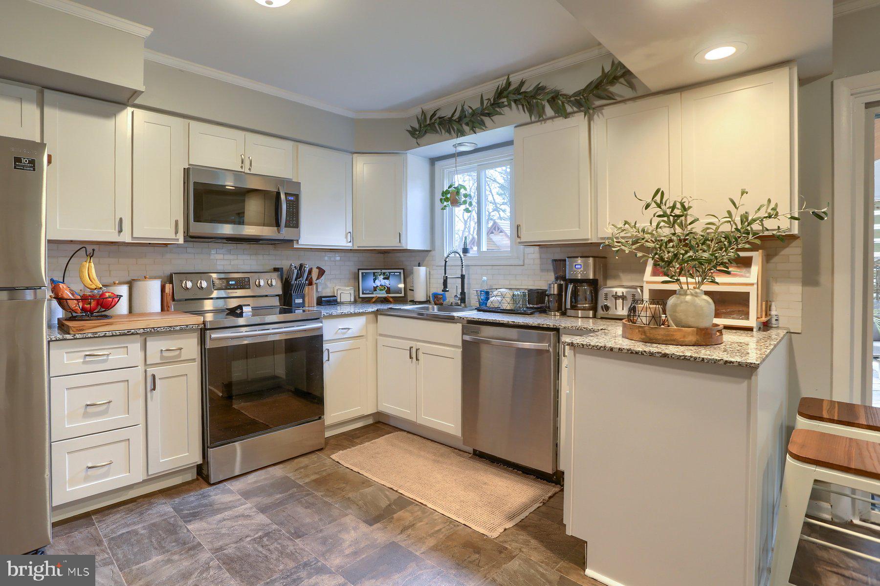15 HIGHLAND CIRCLE