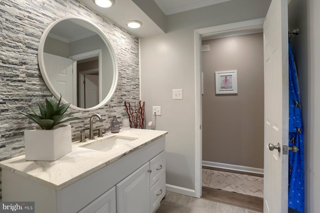 15 HIGHLAND CIRCLE