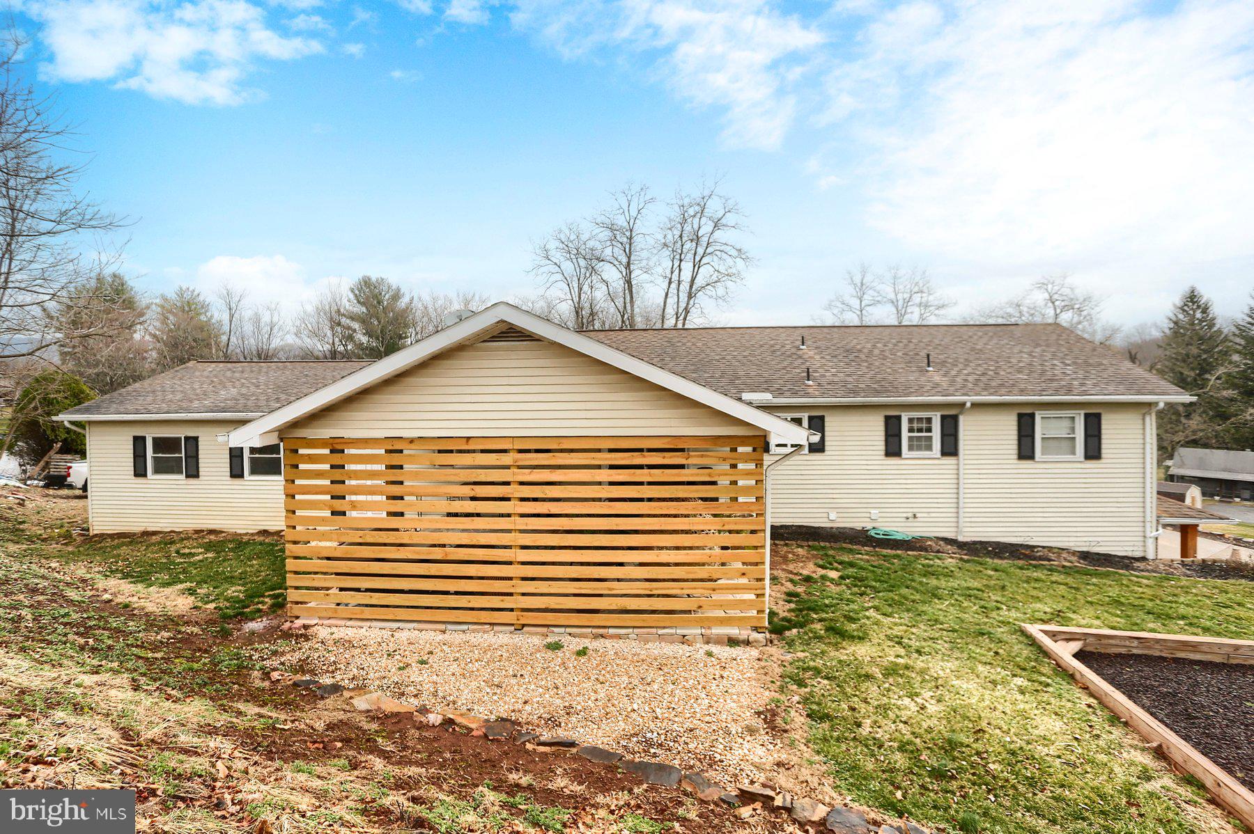 15 HIGHLAND CIRCLE