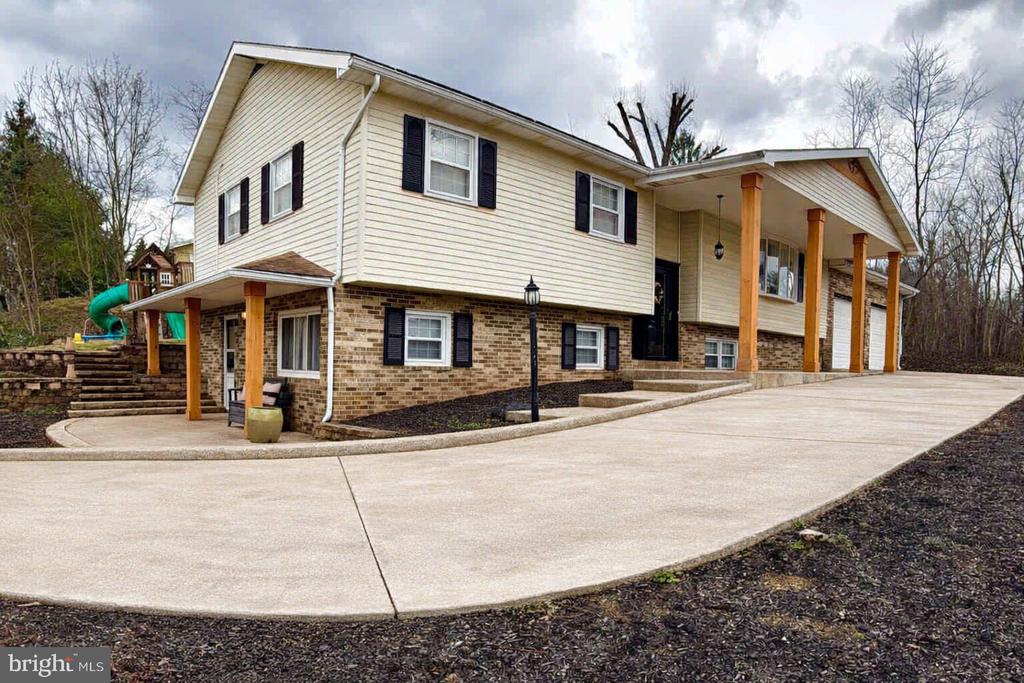 15 HIGHLAND CIRCLE
