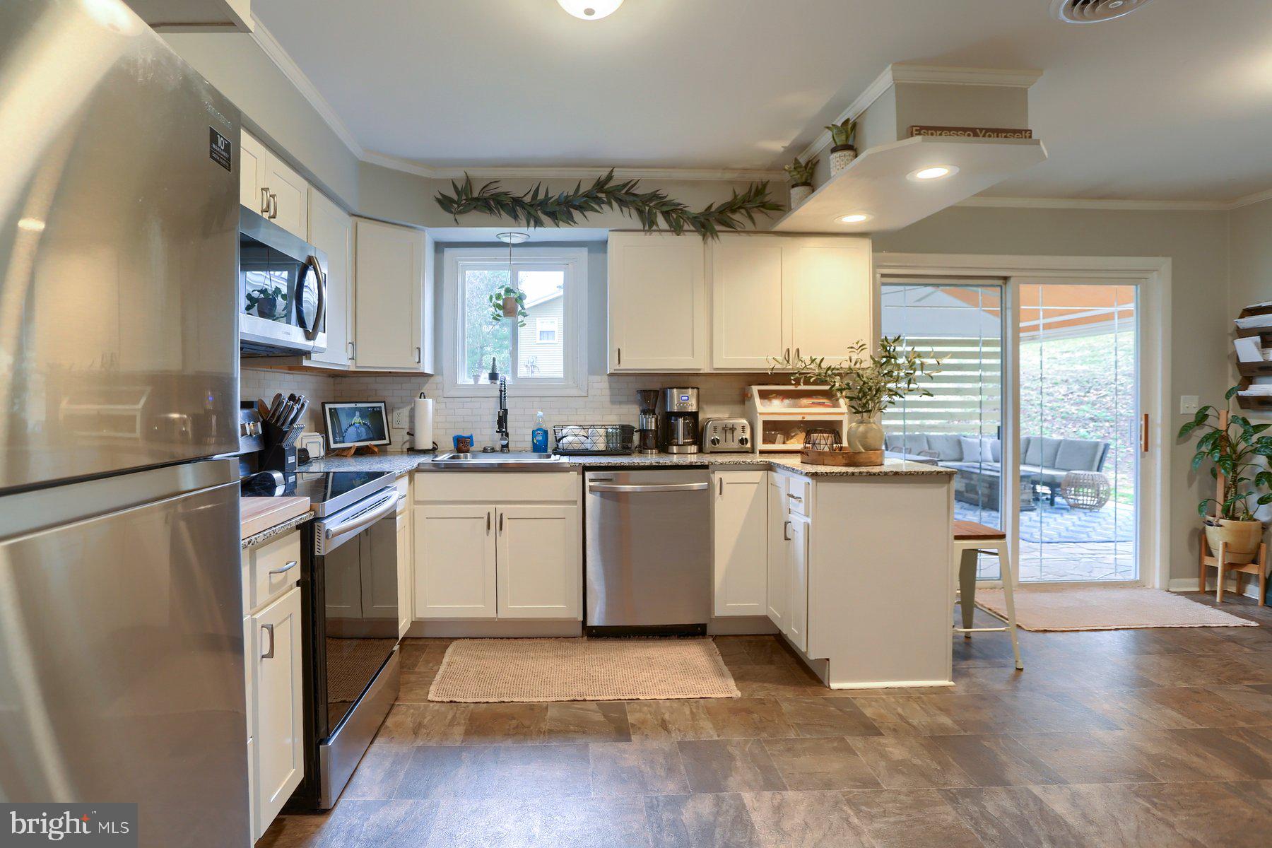 15 HIGHLAND CIRCLE