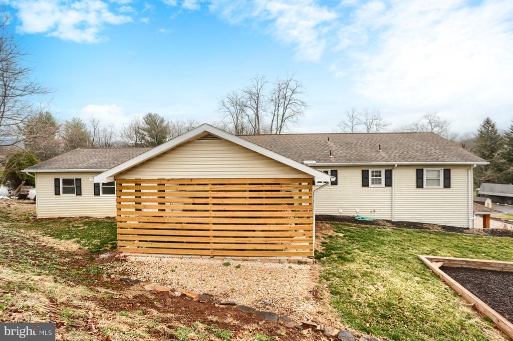 15 HIGHLAND CIRCLE