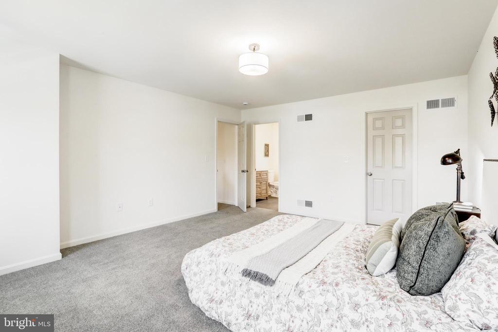 404 CLEMENS DRIVE