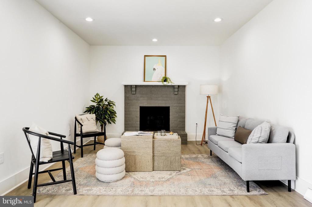 404 CLEMENS DRIVE