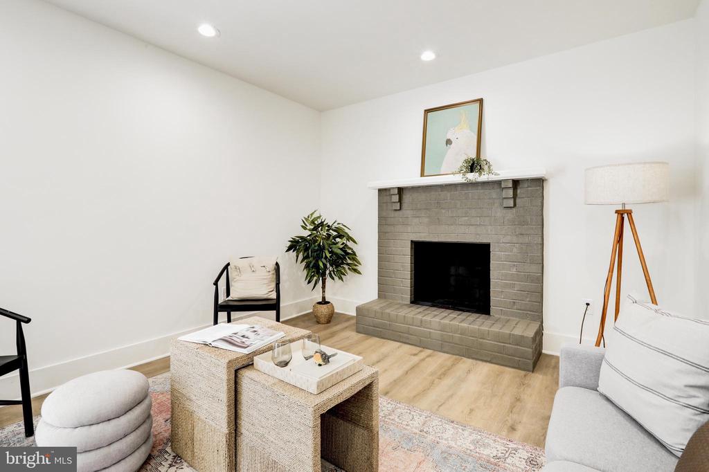 404 CLEMENS DRIVE