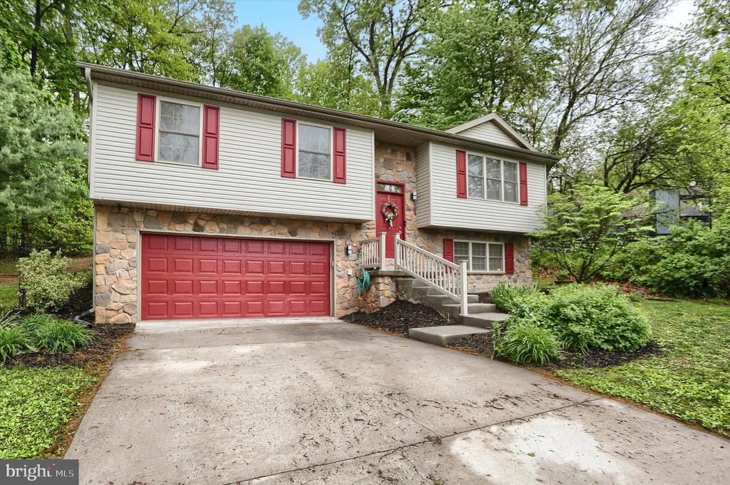 404 LITTLE JOHN DRIVE