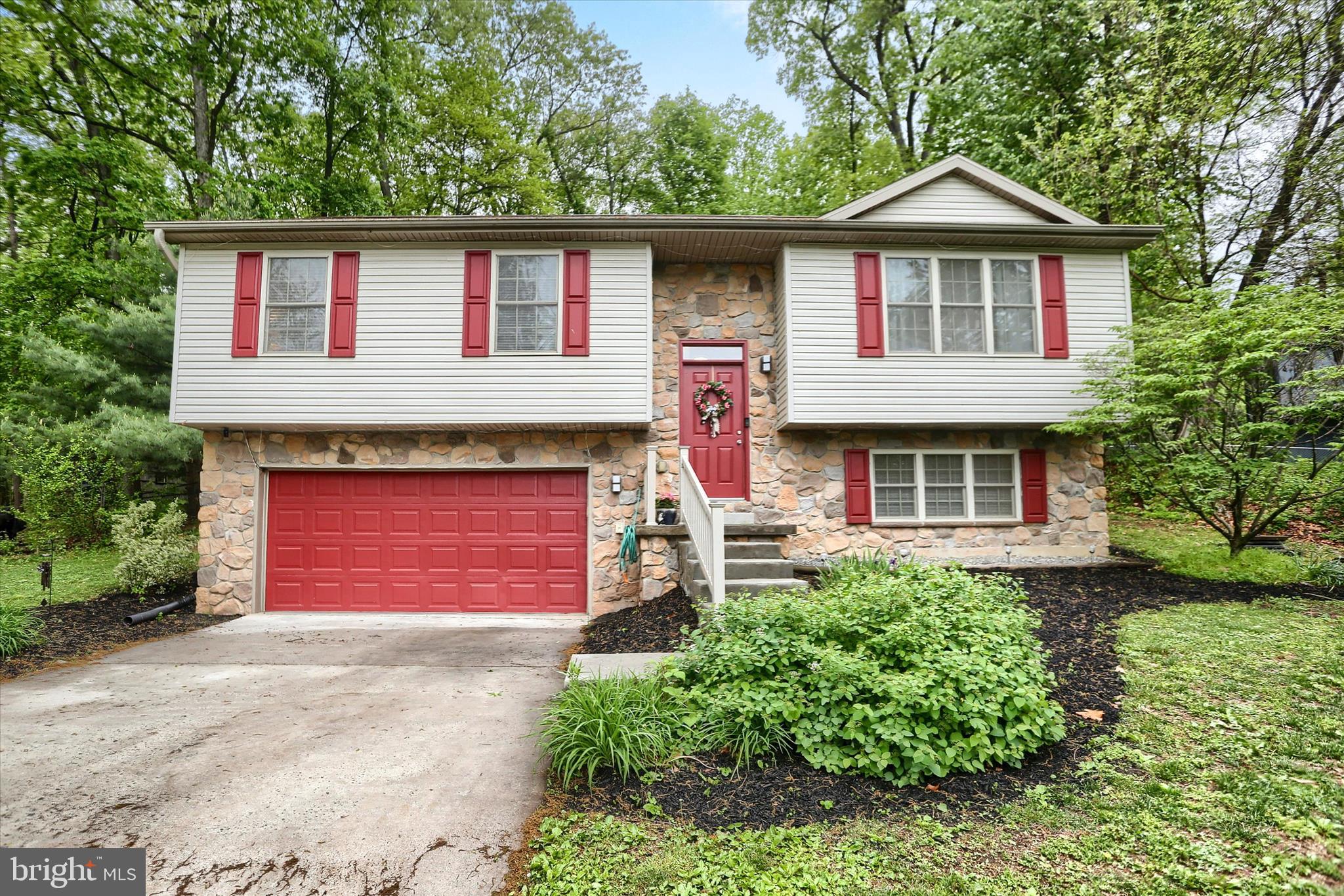404 LITTLE JOHN DRIVE