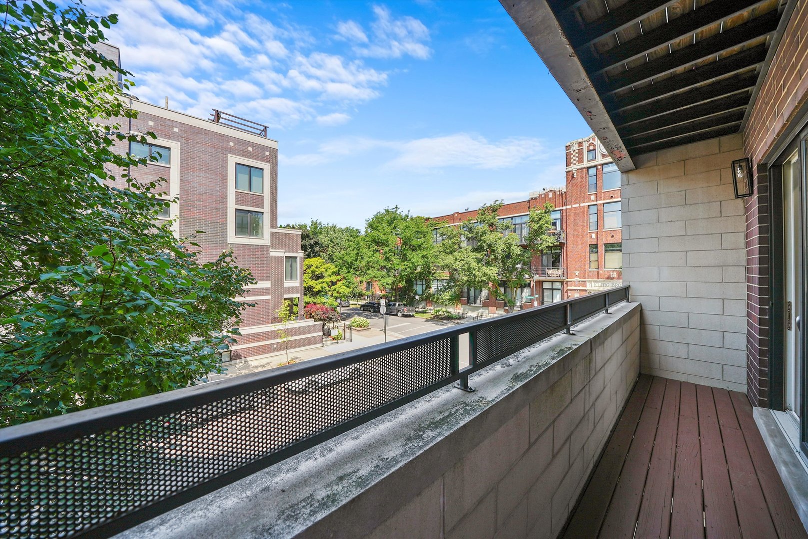 2259 W wabansia Avenue Unit: 210