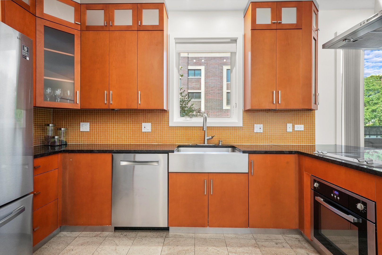 2259 W wabansia Avenue Unit: 210