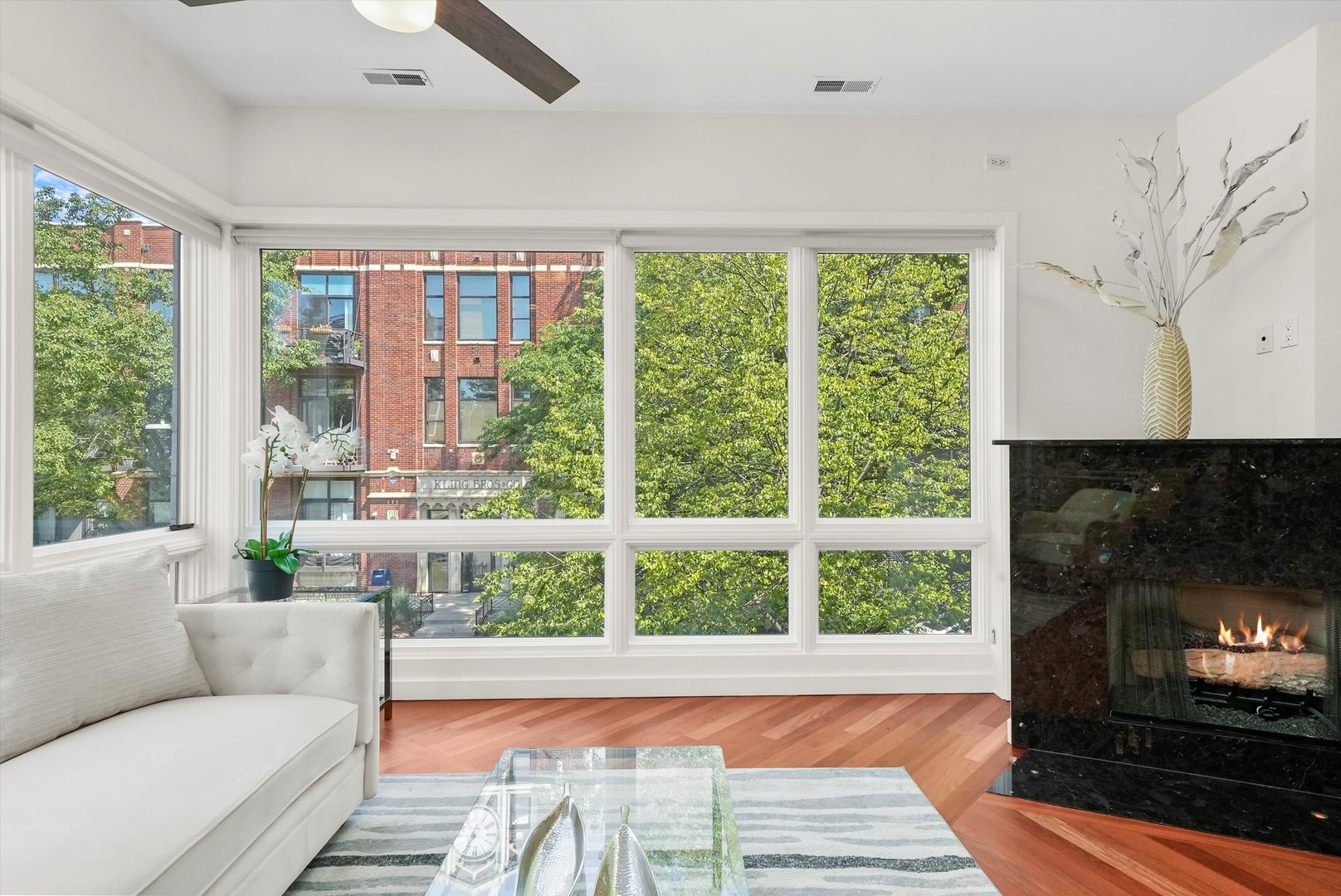 2259 W wabansia Avenue Unit: 210