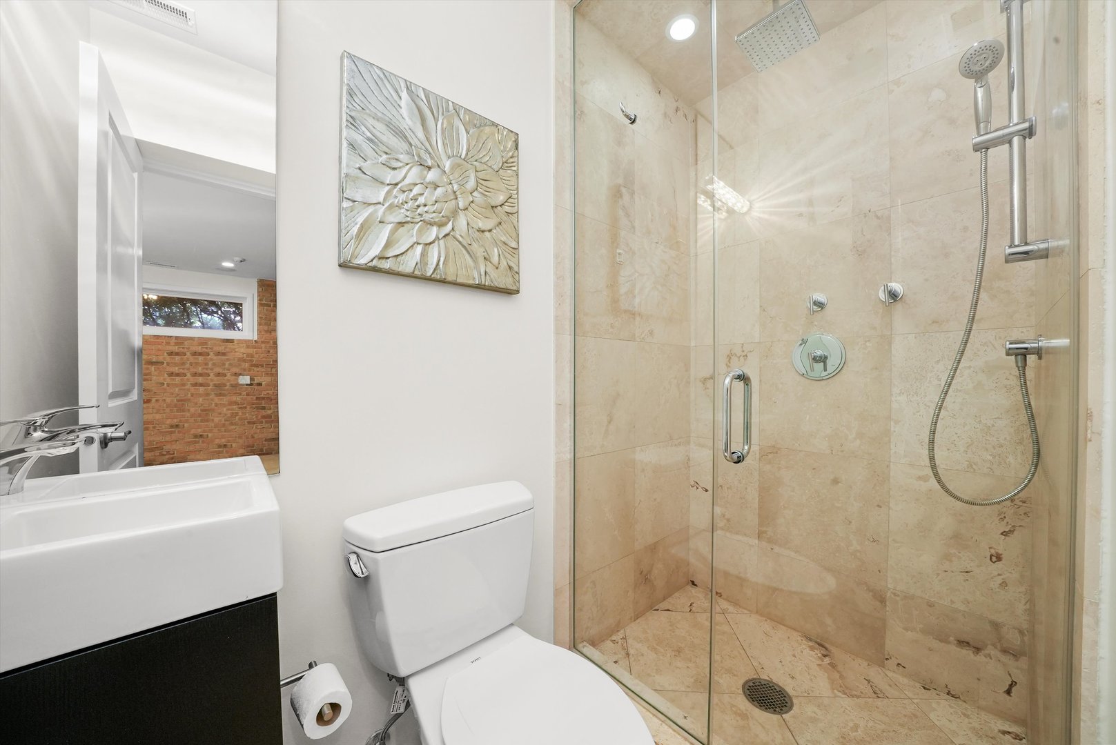 2259 W wabansia Avenue Unit: 210