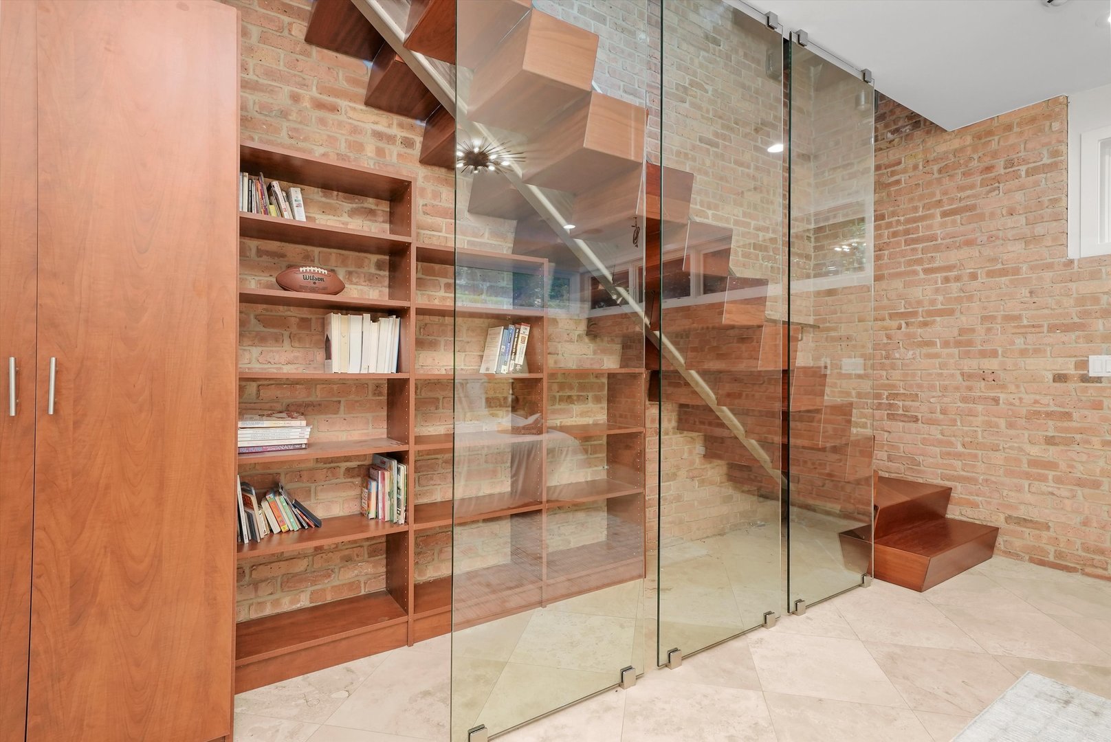 2259 W wabansia Avenue Unit: 210