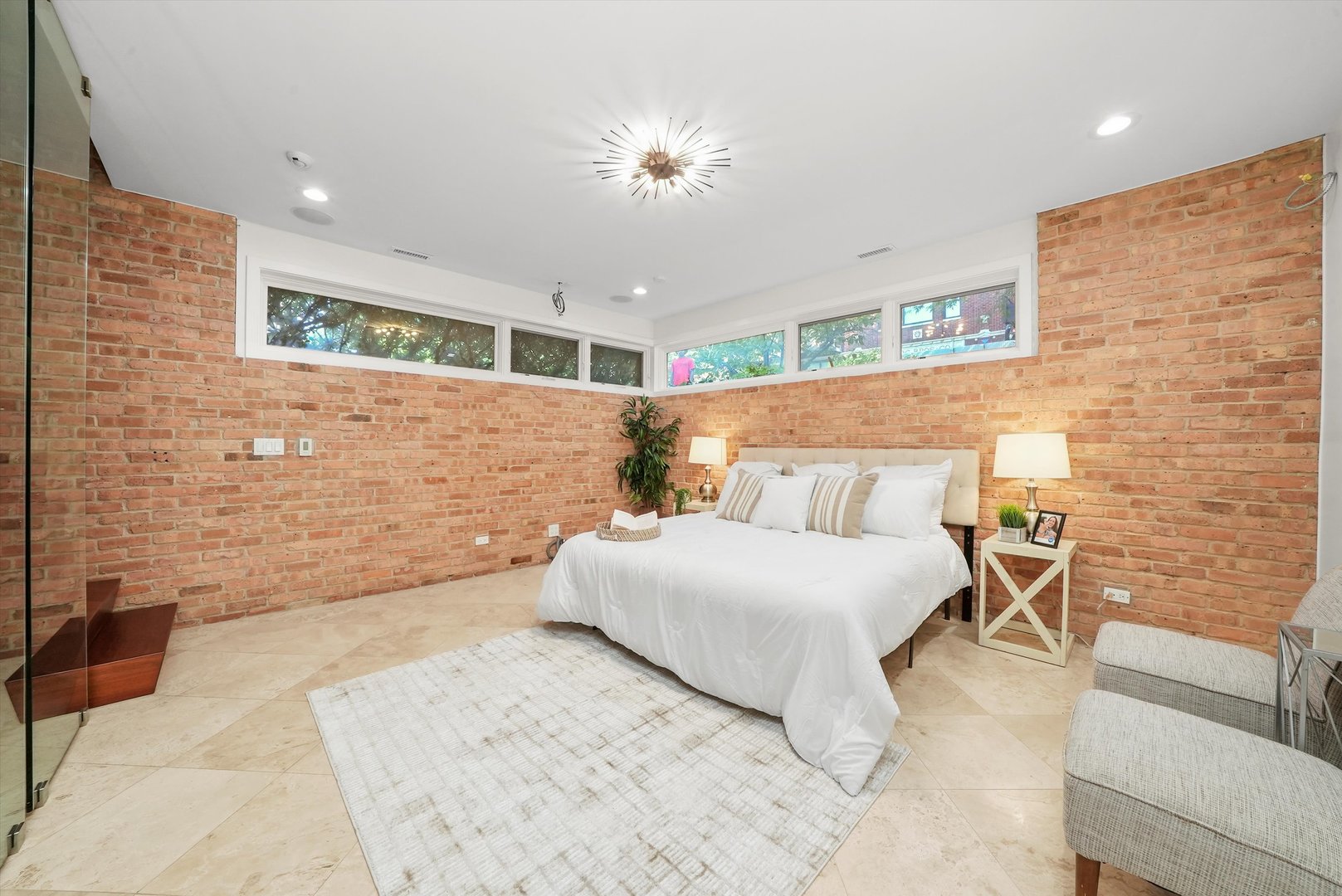 2259 W wabansia Avenue Unit: 210