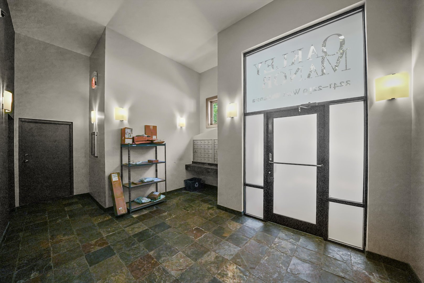 2259 W wabansia Avenue Unit: 210