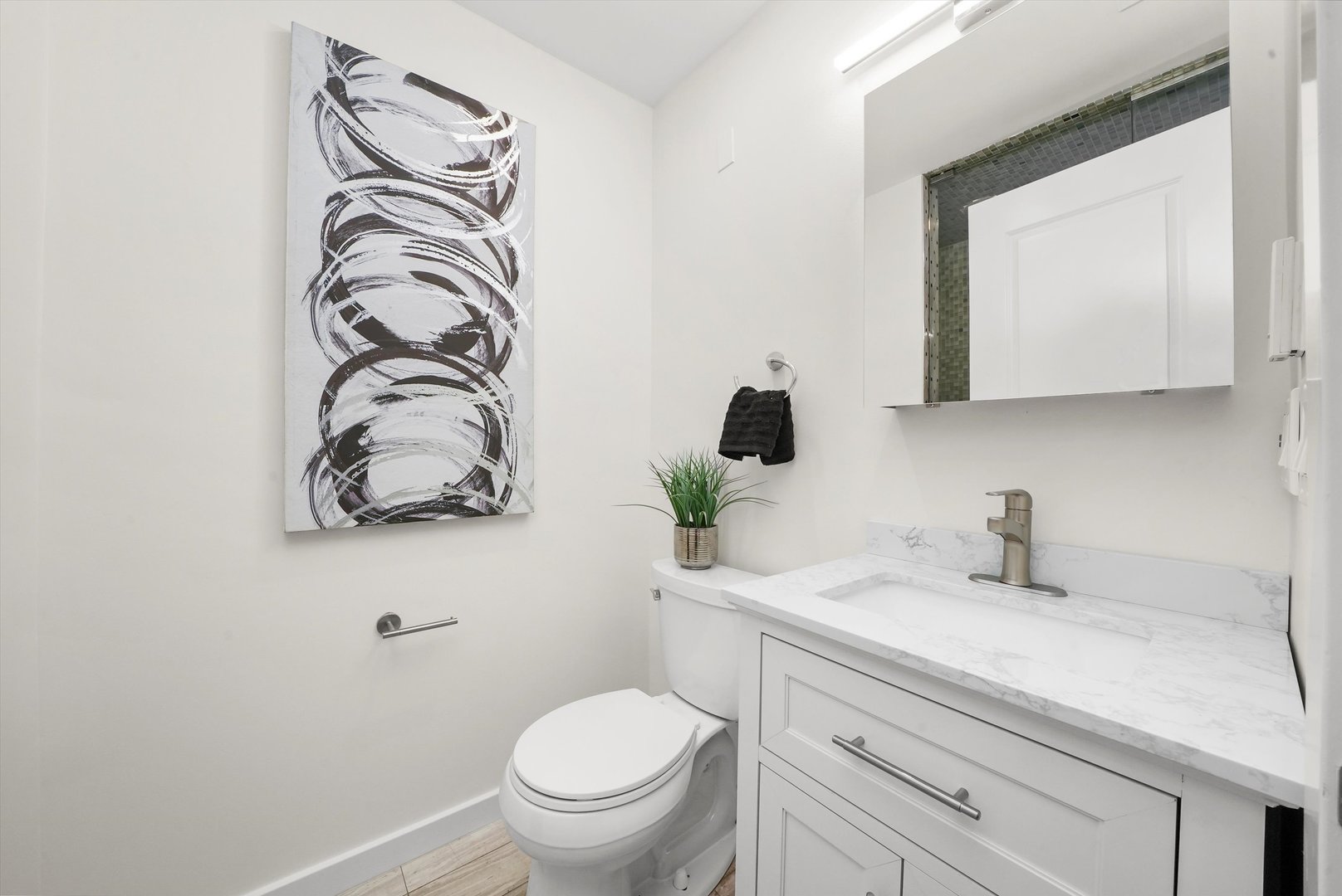 2259 W wabansia Avenue Unit: 210