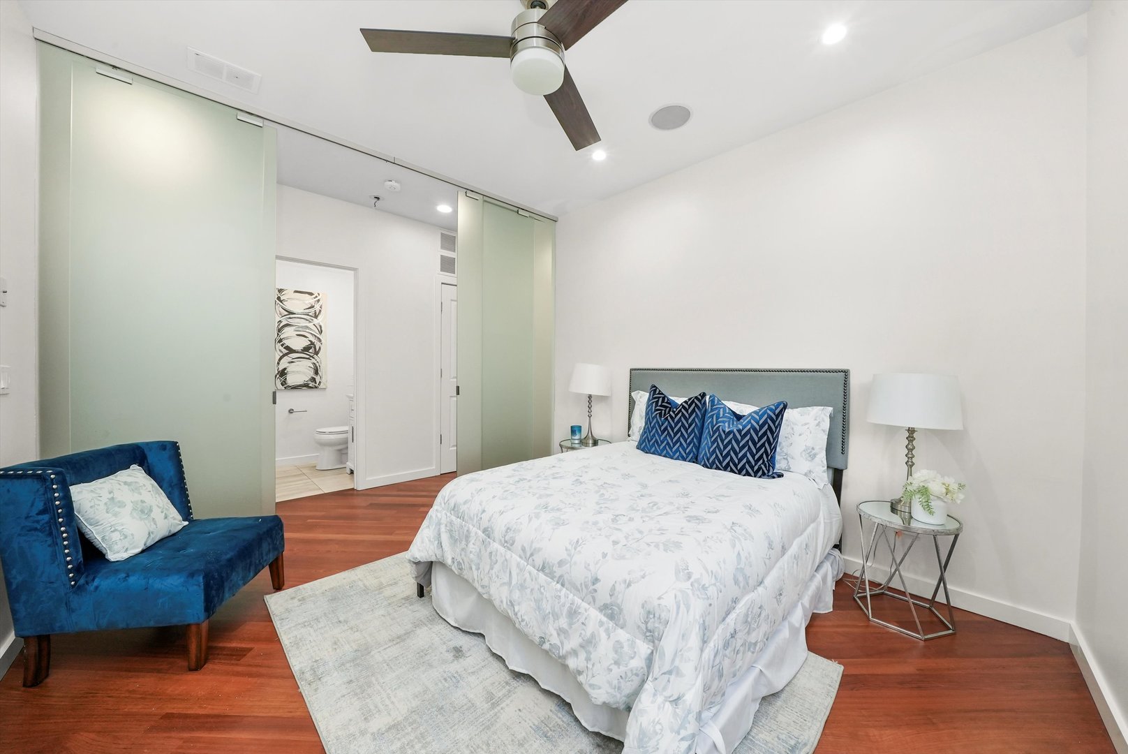 2259 W wabansia Avenue Unit: 210