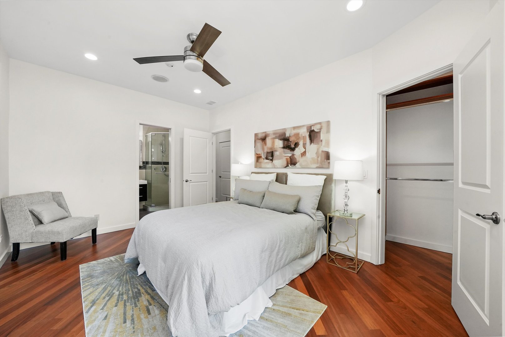 2259 W wabansia Avenue Unit: 210