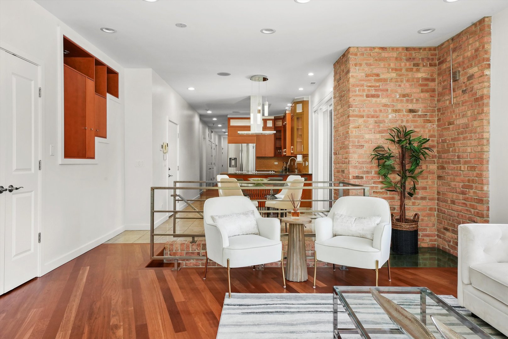 2259 W wabansia Avenue Unit: 210