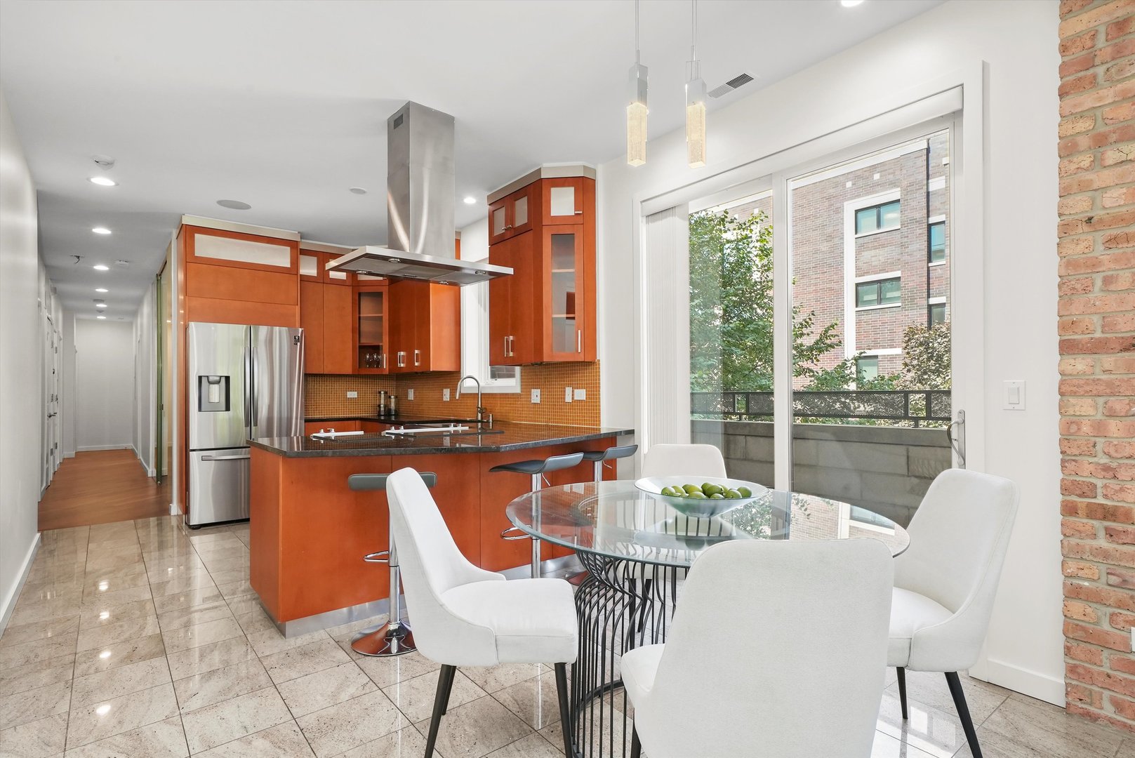 2259 W wabansia Avenue Unit: 210