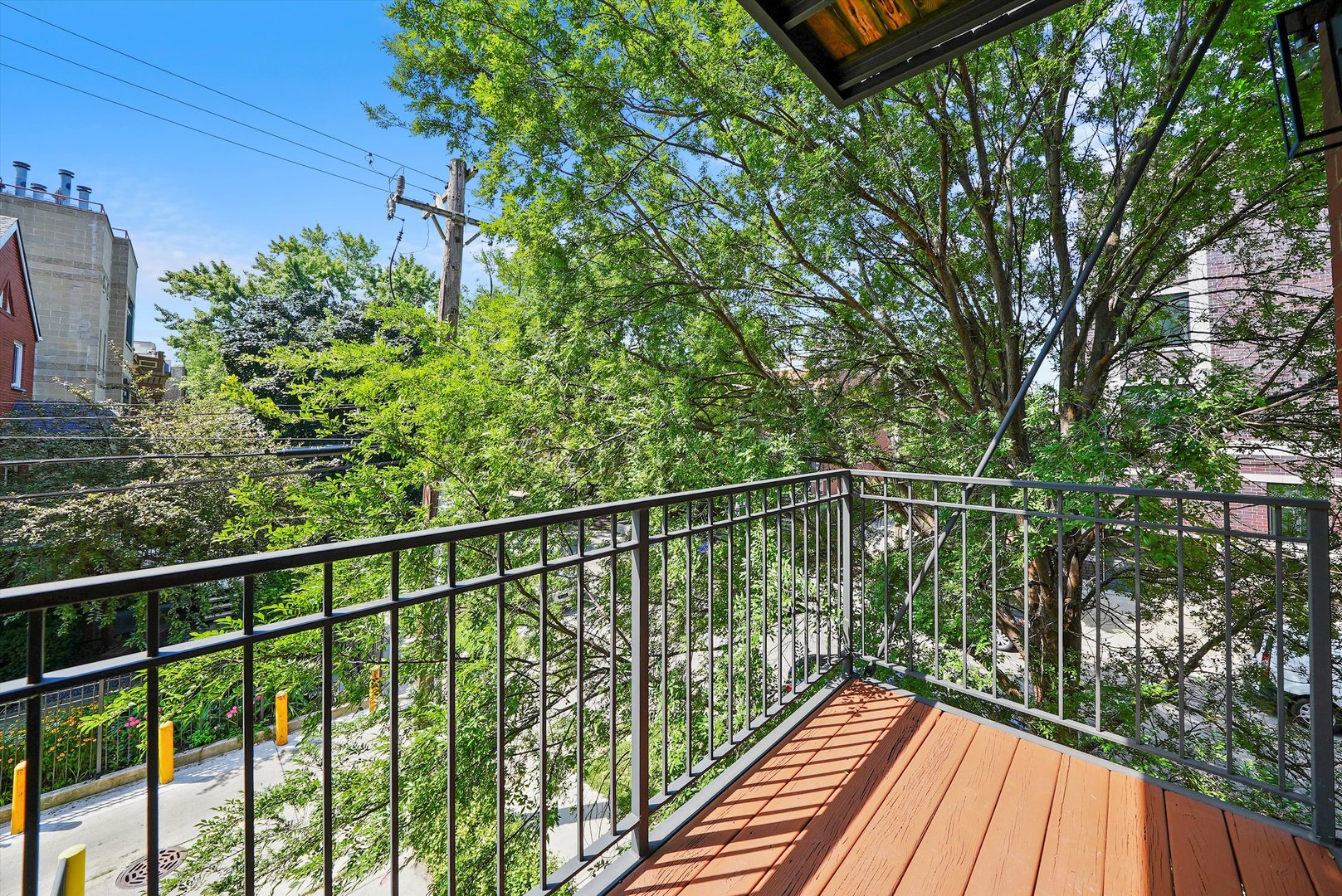 2259 W wabansia Avenue Unit: 210