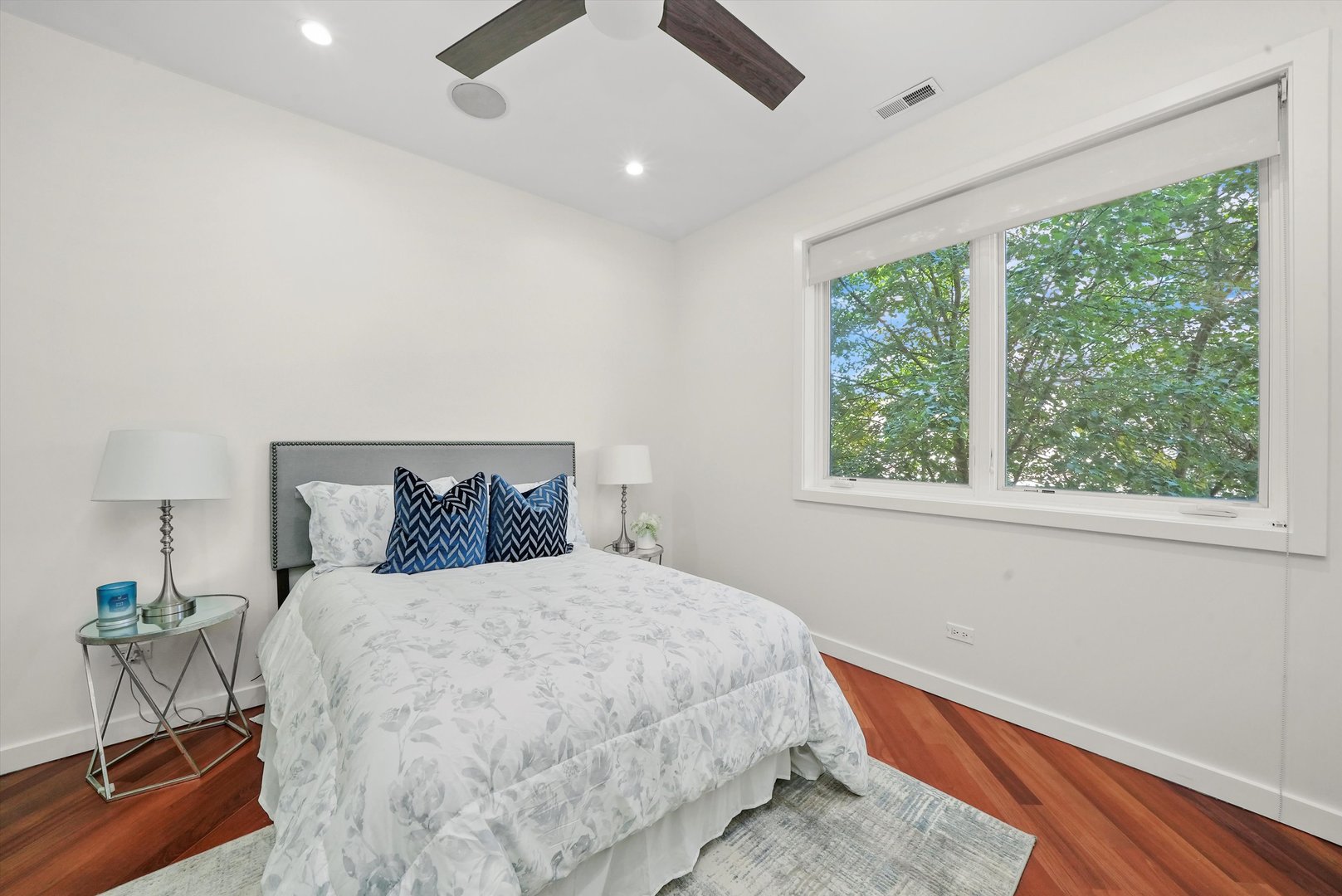 2259 W wabansia Avenue Unit: 210