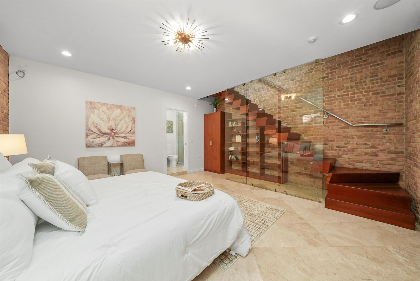 2259 W wabansia Avenue Unit: 210