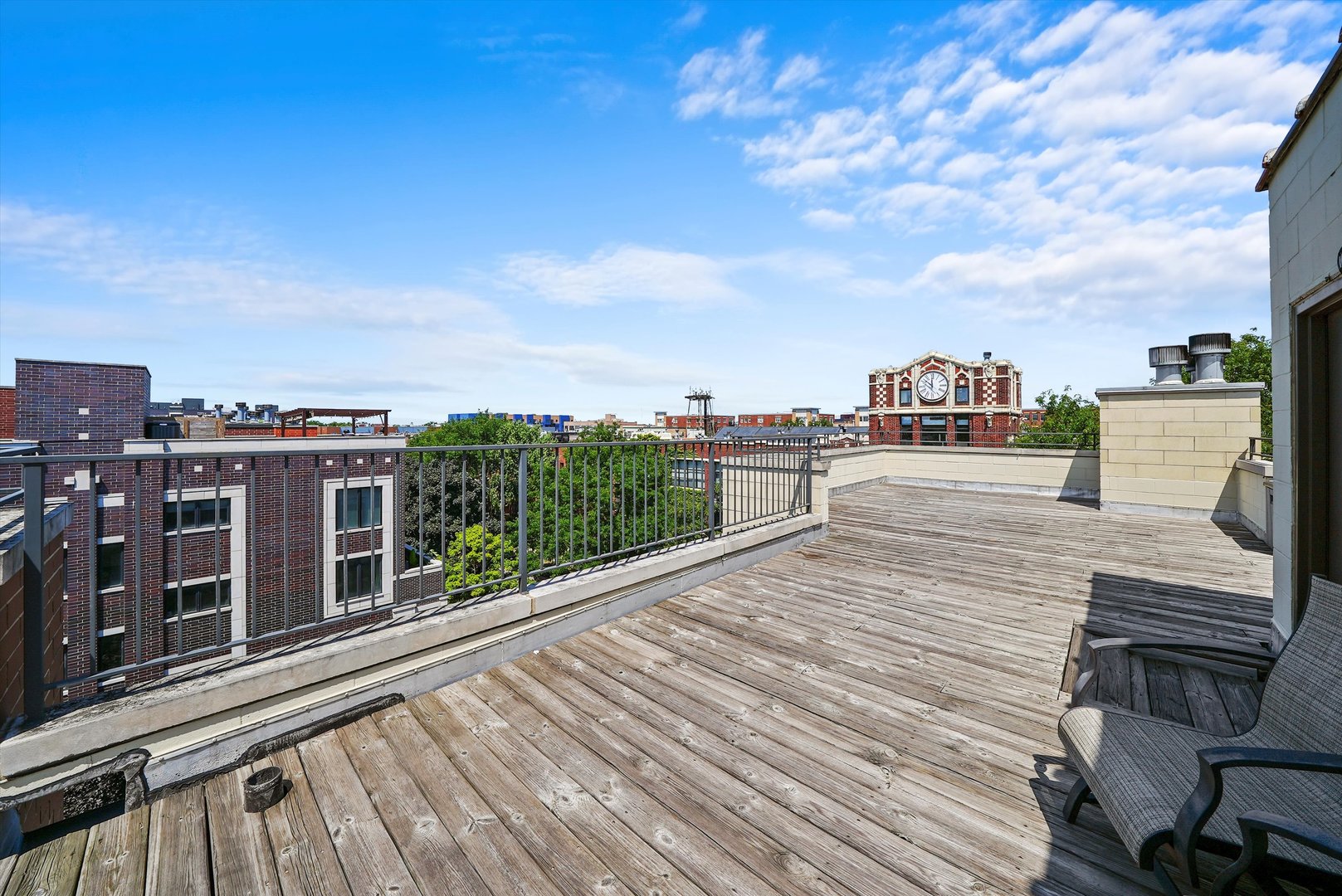 2259 W wabansia Avenue Unit: 210