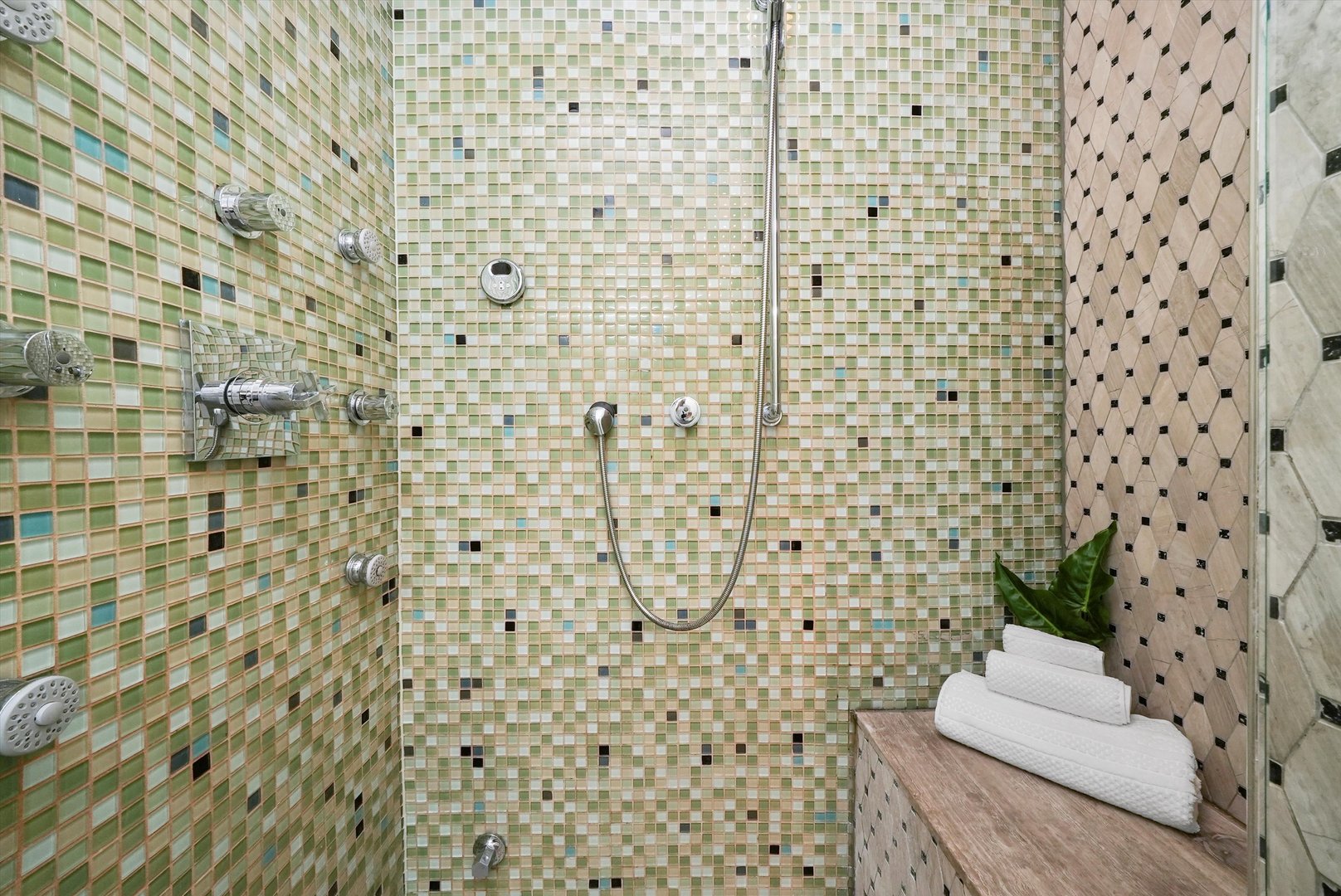 2259 W wabansia Avenue Unit: 210