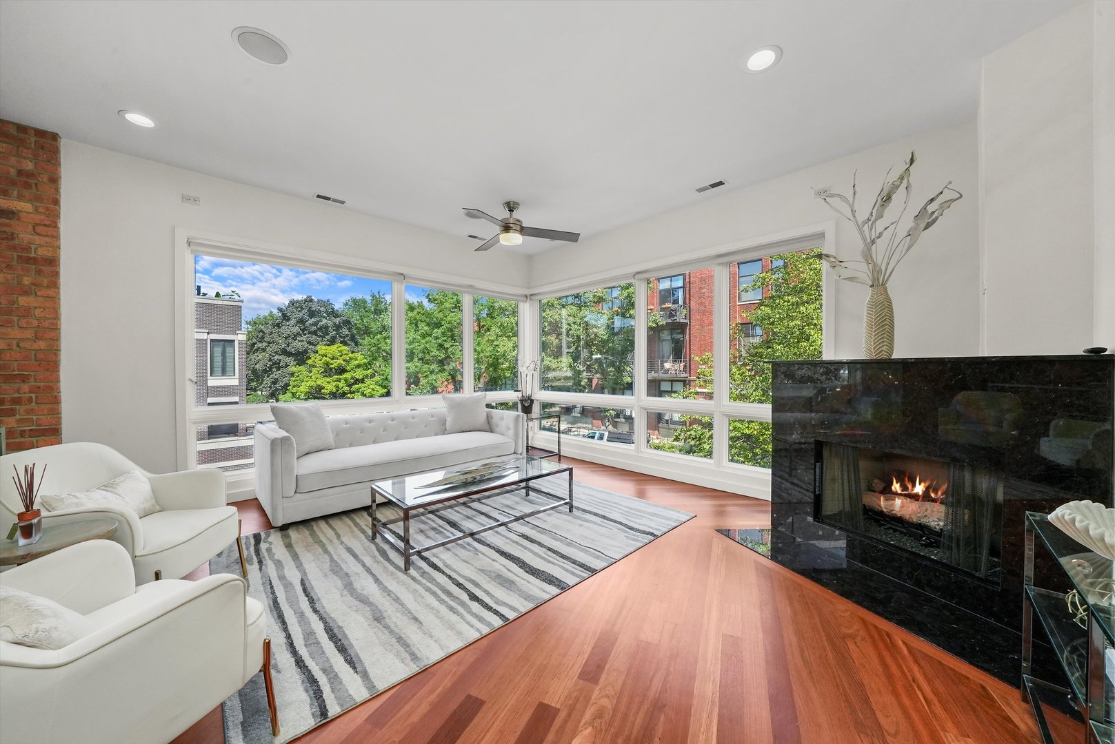 2259 W wabansia Avenue Unit: 210