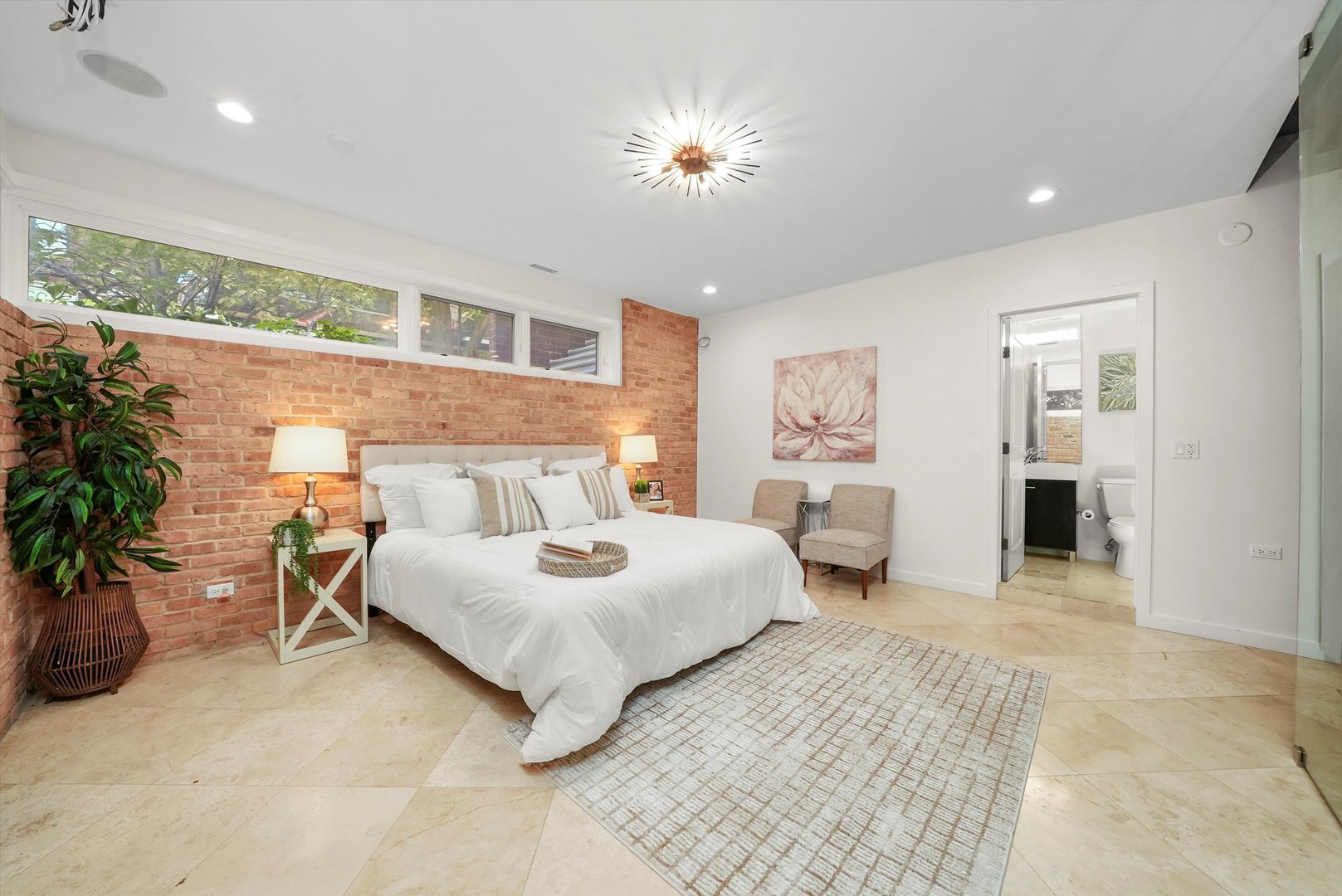 2259 W wabansia Avenue Unit: 210