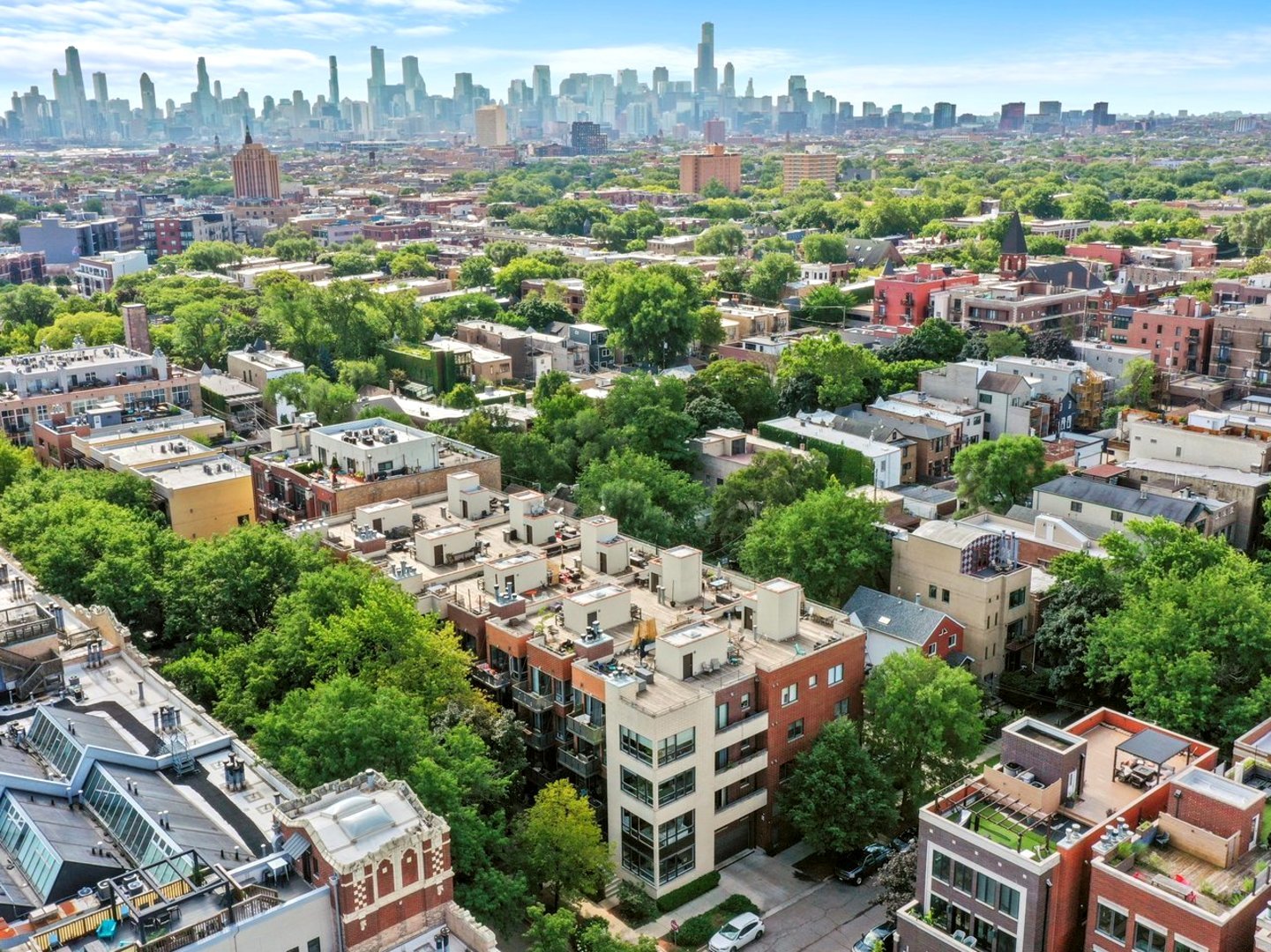 2259 W wabansia Avenue Unit: 210