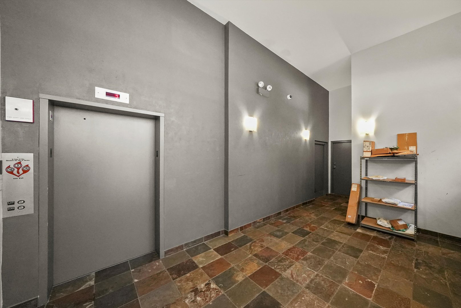 2259 W wabansia Avenue Unit: 210