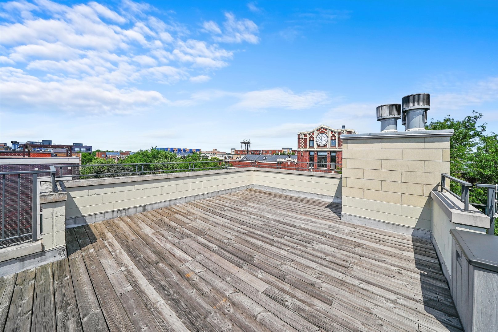 2259 W wabansia Avenue Unit: 210