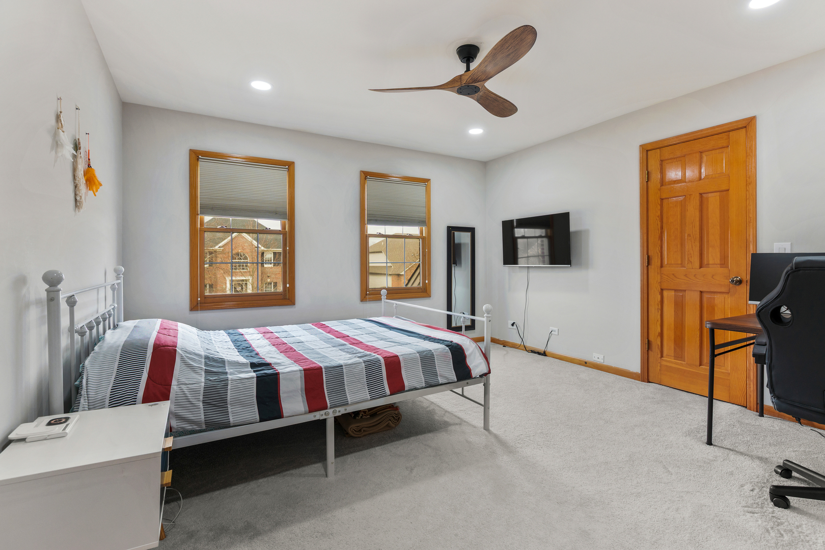 2052 Gardner Circle E