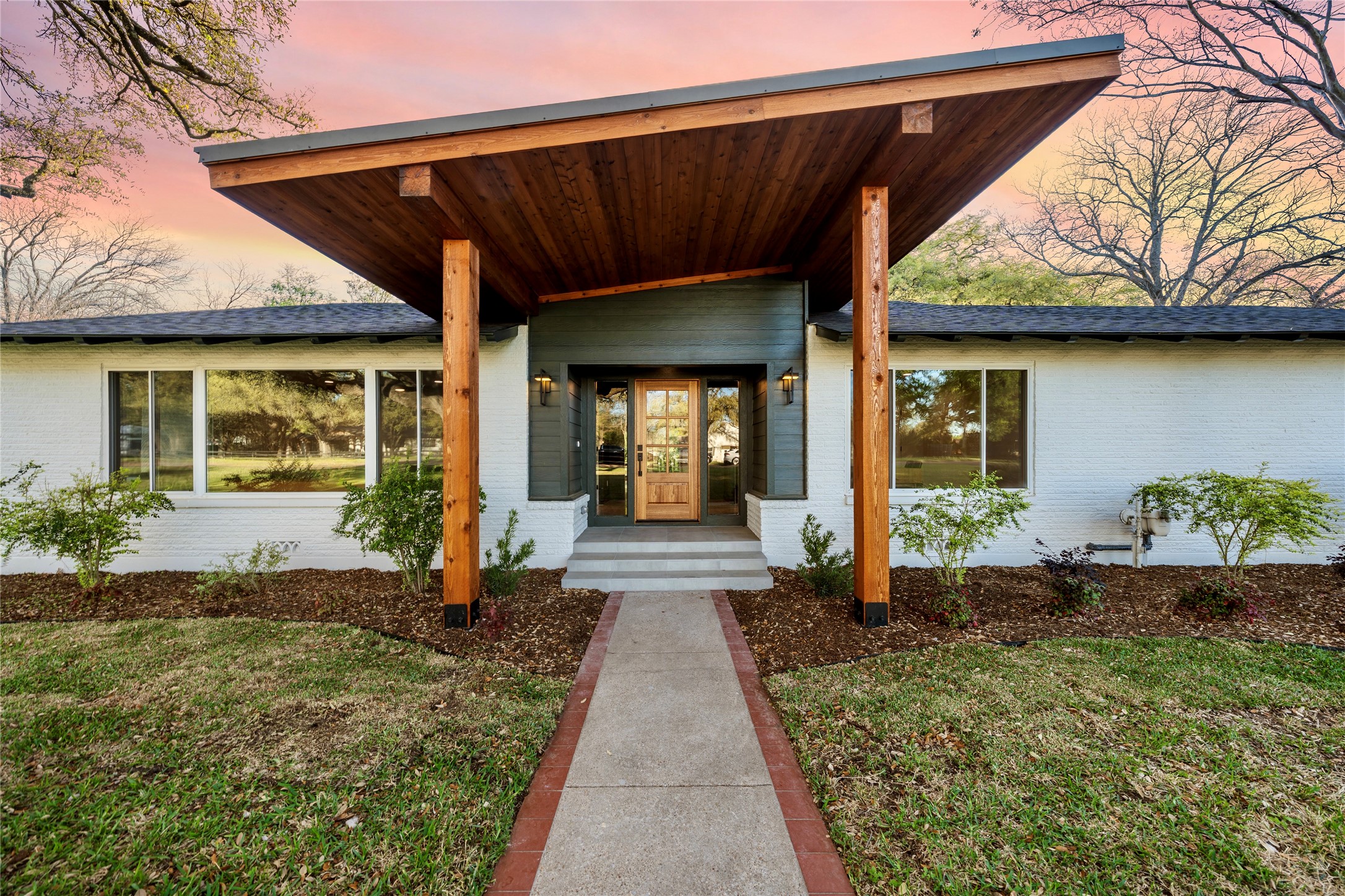 3400 Macarthur Drive