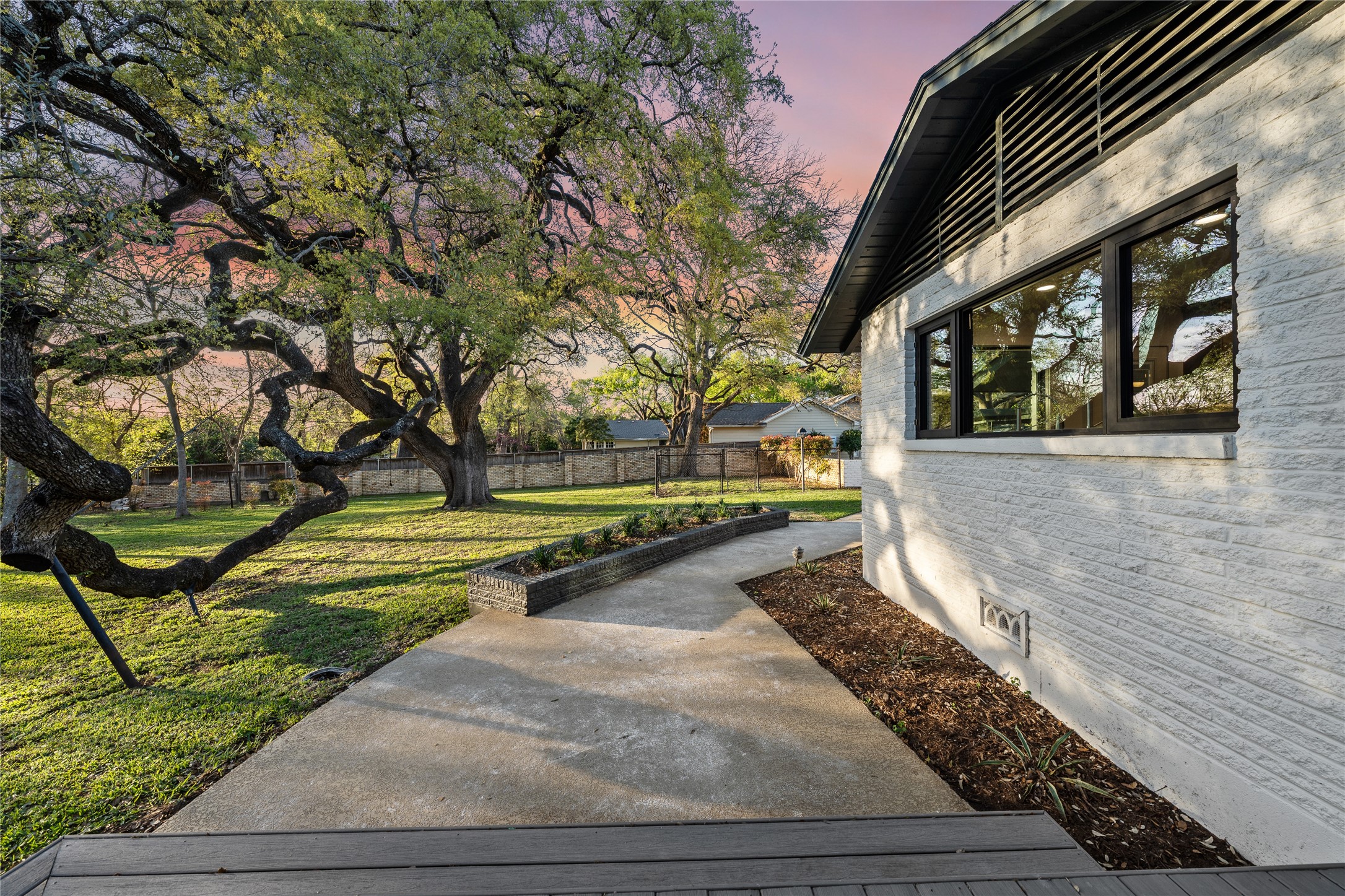3400 Macarthur Drive