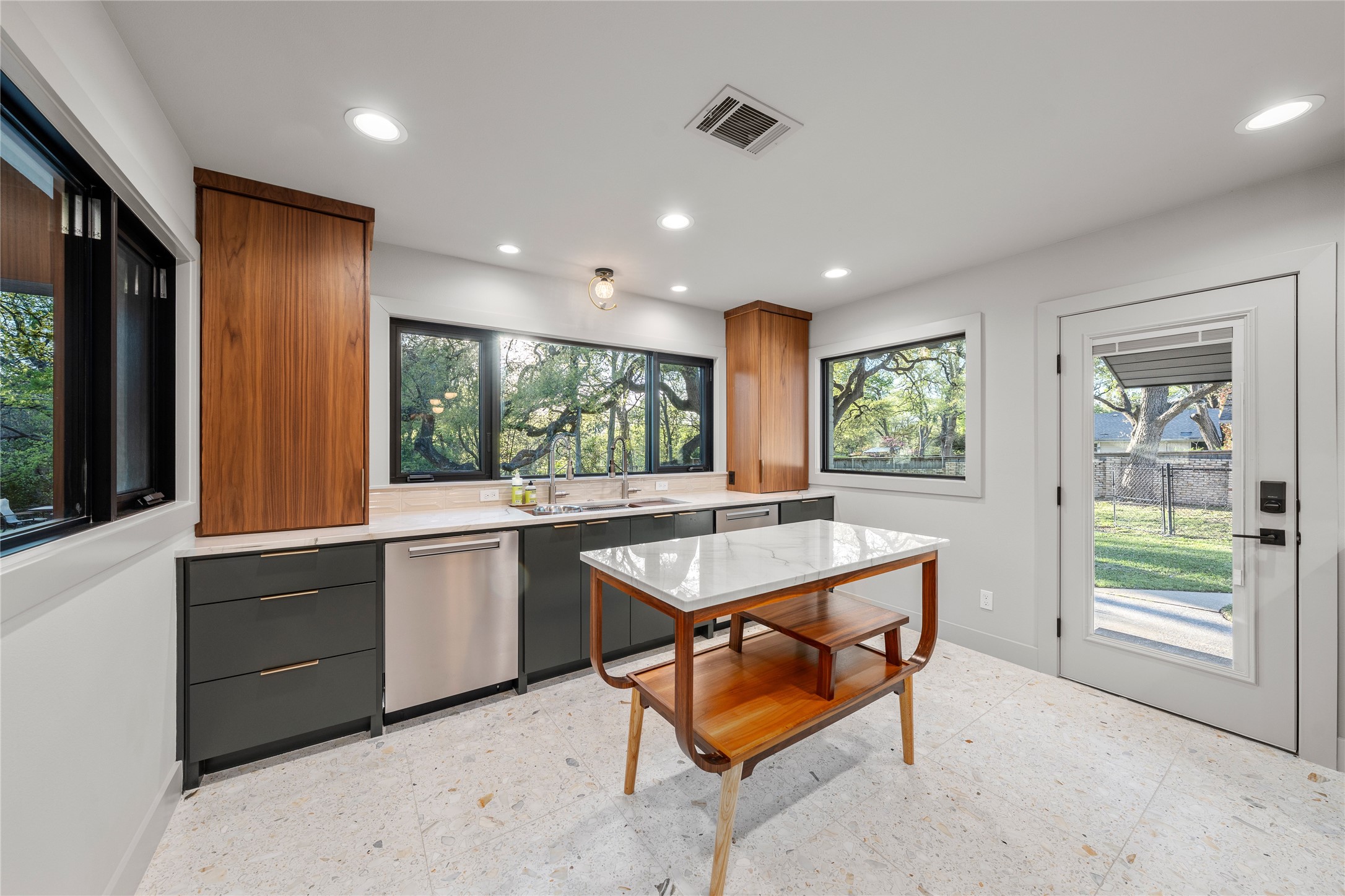 3400 Macarthur Drive
