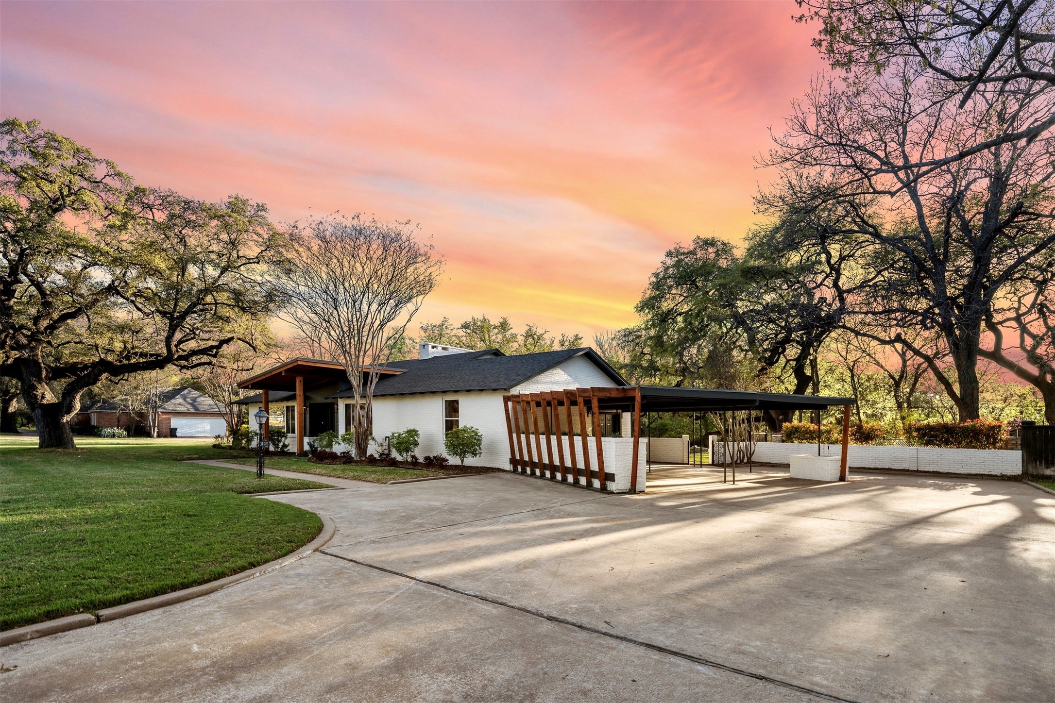 3400 Macarthur Drive