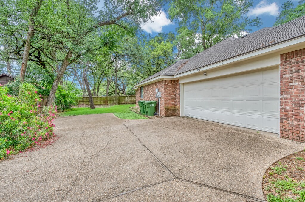 3208 Park Lake Drive