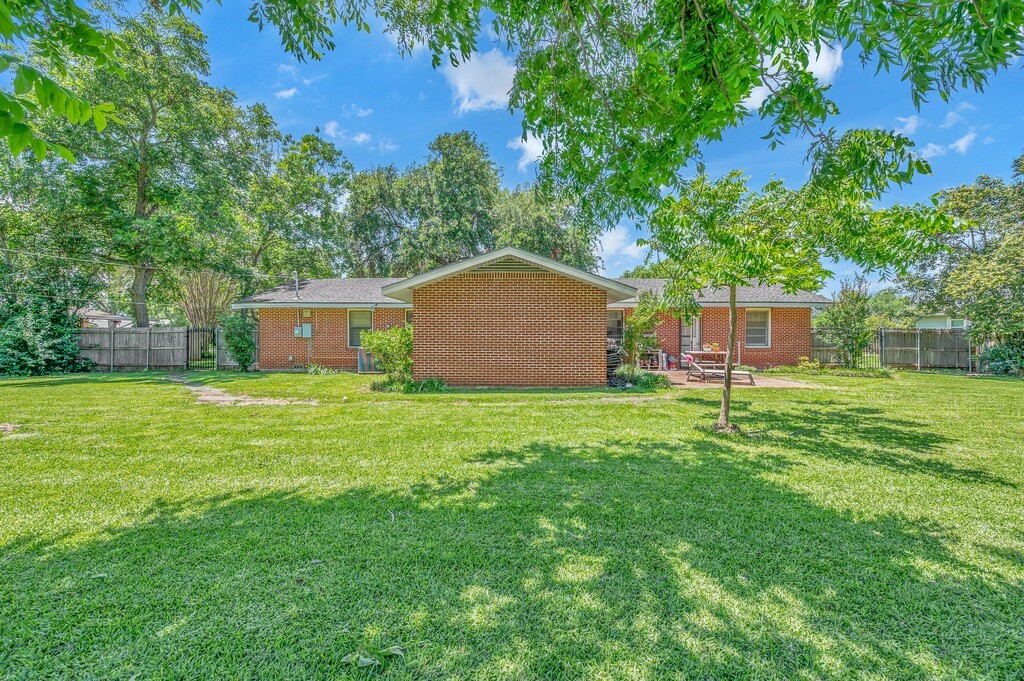 421 Bellaire Drive