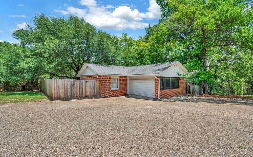 2825 Lake Air Drive