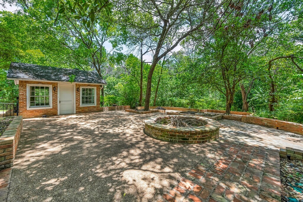 2825 Lake Air Drive