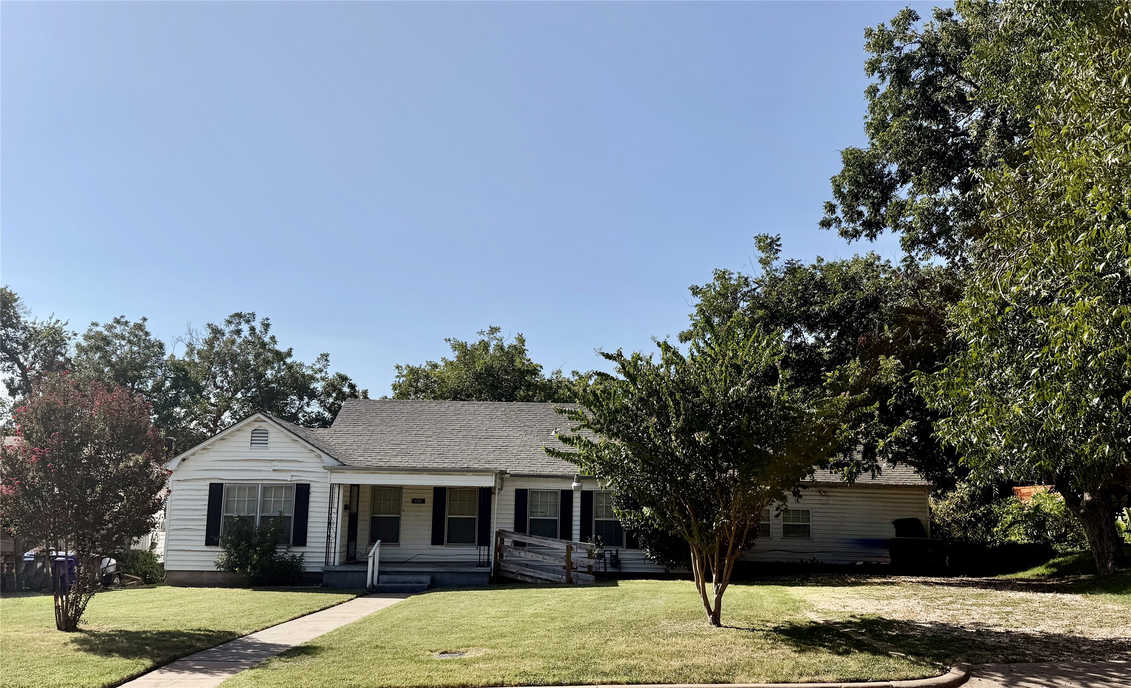 3321 Herring Avenue