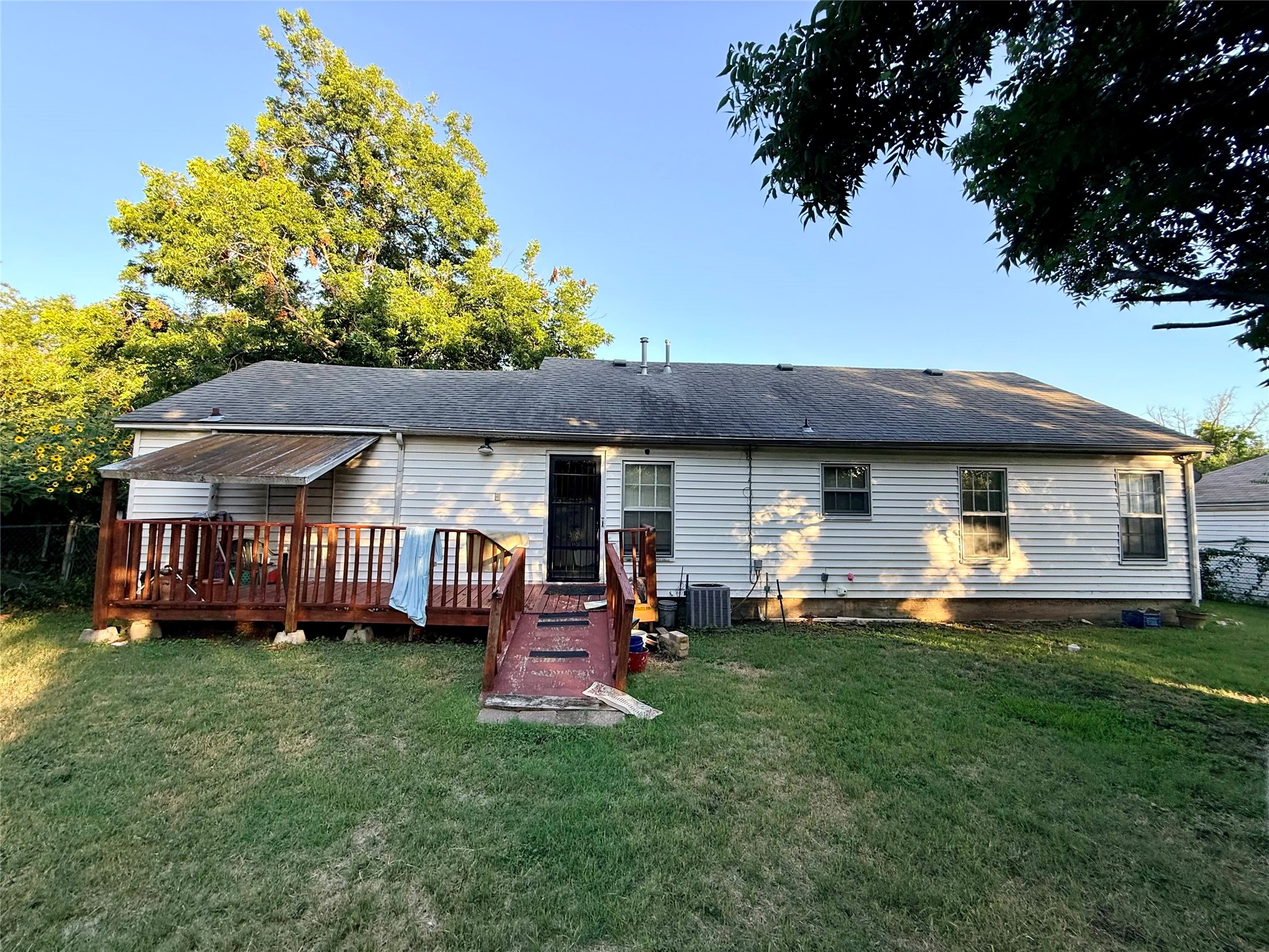 3321 Herring Avenue