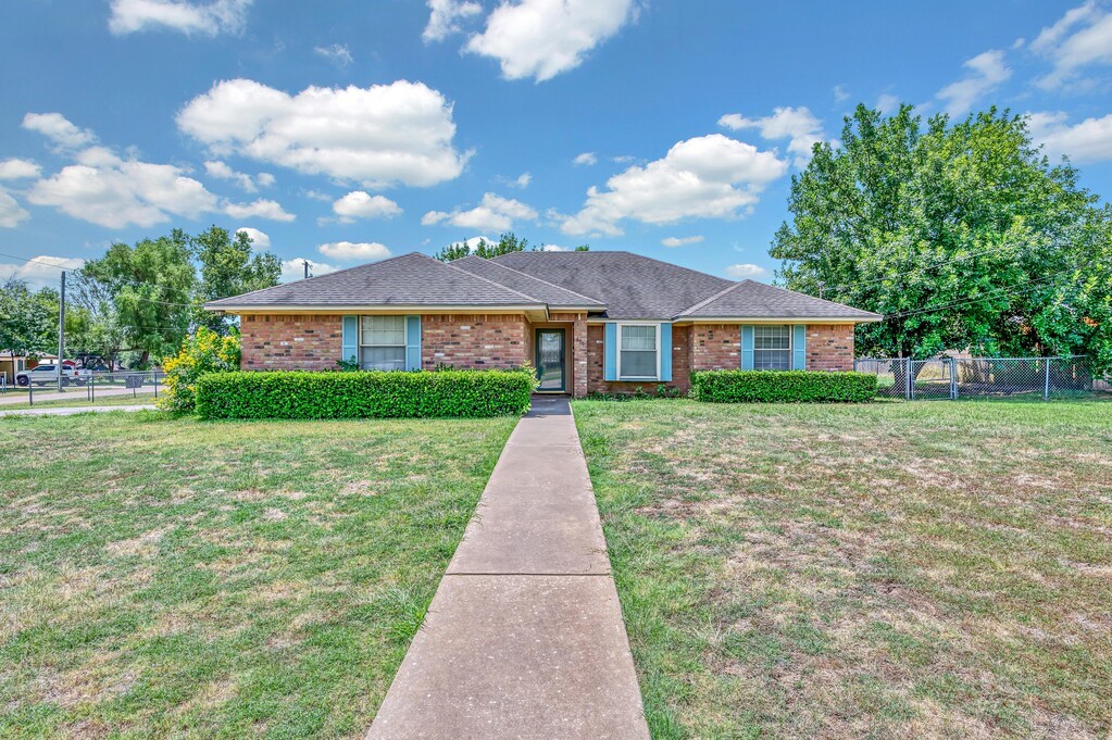 600 Lyndon Drive