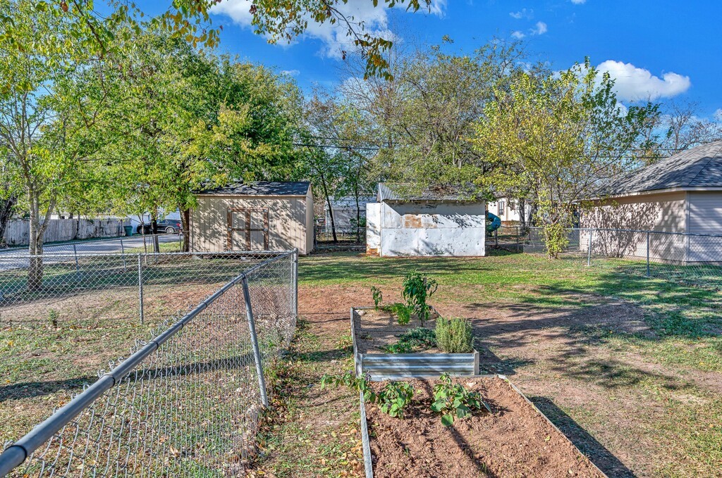 1001 E Texas Avenue
