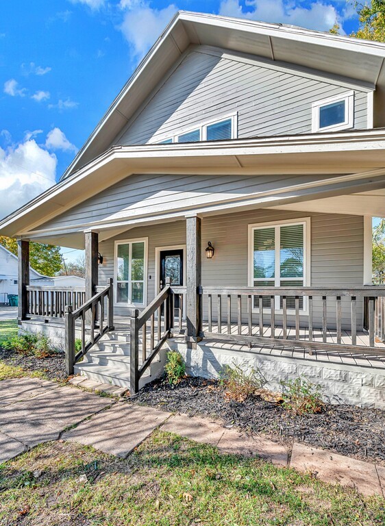1001 E Texas Avenue