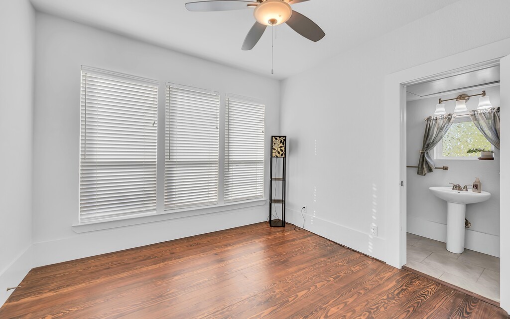 1001 E Texas Avenue