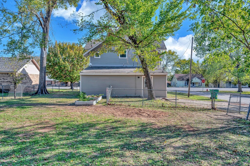1001 E Texas Avenue