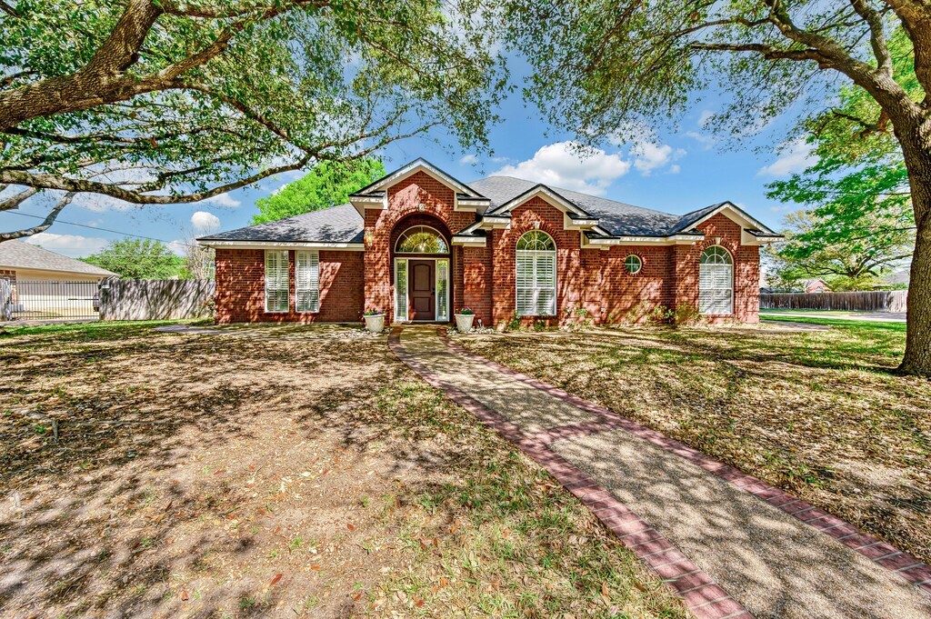 901 Stoneridge Drive